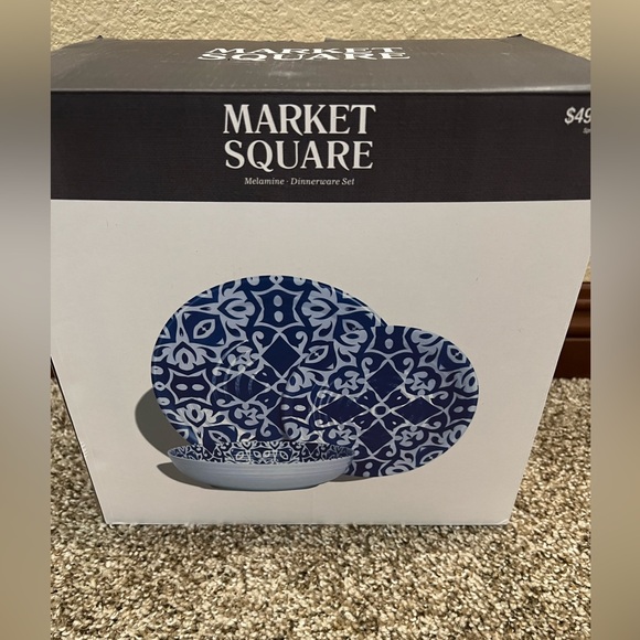 NEW 12 PIECE MELAMINE DINNERWARE SET - Picture 2 of 5